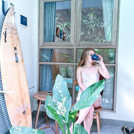 Manuver Surf And Stay Uluwatu Bali Jimbaran  Exterior photo